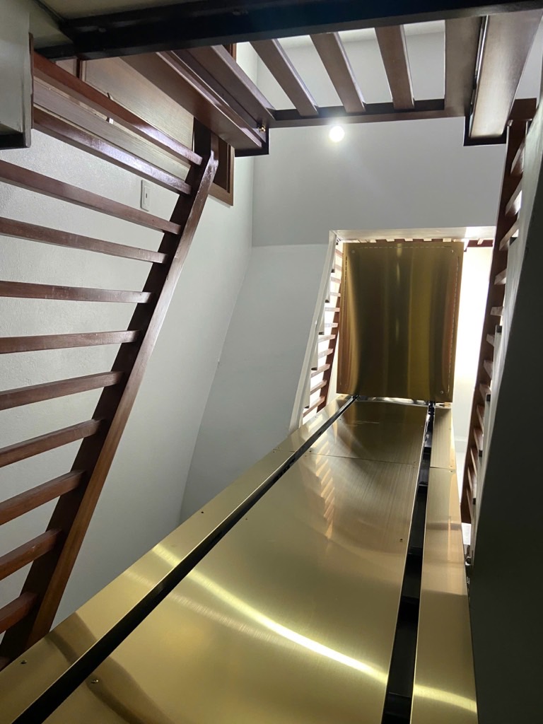 NHÀ ĐẸP Ở LUÔN –GẦN HỌC VIỆN CẢNH SÁT - THANG MÁY – 2 THOÁNG – Ô TÔ LÙI CỬA